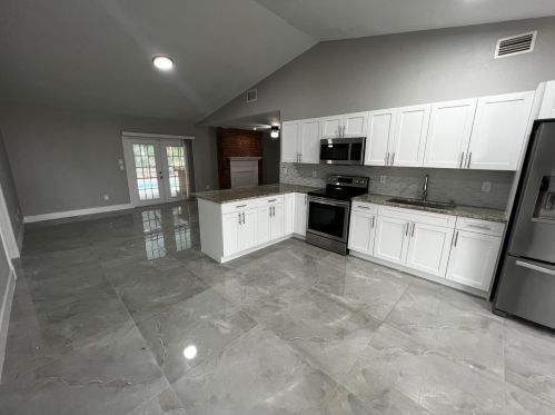 1310 Bellevue Ave, Fort Pierce FL  34953-1209 exterior