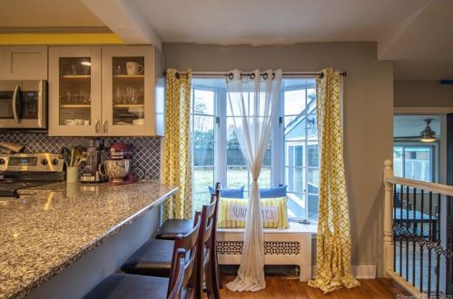 20 Taylor St, Windsor CT  06095-2434 exterior