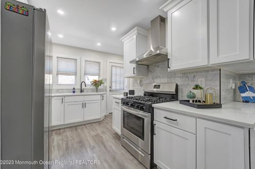 226 Davis Ave, Lacey NJ  08731-3519 exterior