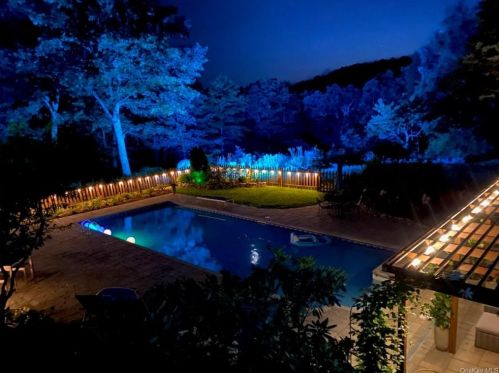 68 Spice Bush Ln, Tuxedo Park NY  10987-3518 exterior