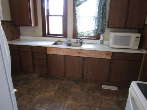 918 4th St, Montevideo MN 56265-1027 exterior