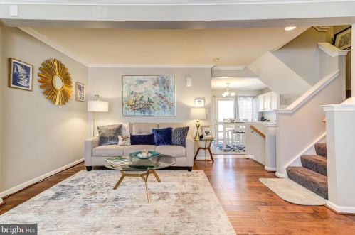 9073 Falcon Glen Ct, Bristow VA  20136-5740 exterior