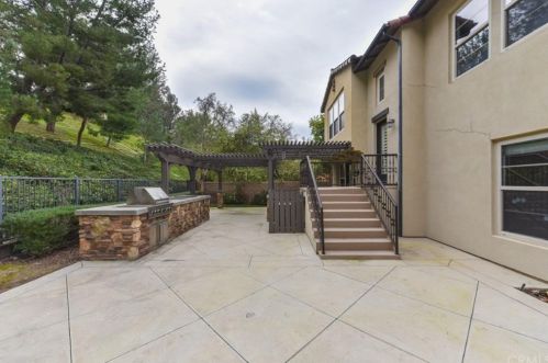 28 Climbing Vine, Irvine CA  92603-0200 exterior