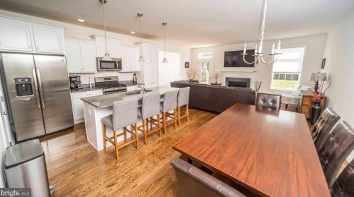 2195 Huntington Ln, Easton, PA 18040