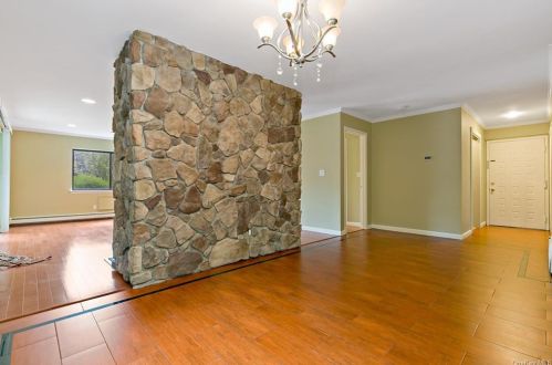 31 Briarcliff Dr, Crotonville NY  10562-2301 exterior