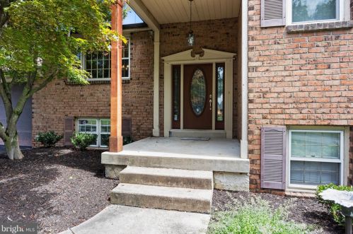 47 Chimney Hill Ct, Southampton, PA 18954-1422