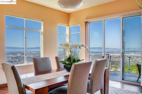 13349 Campus Dr, Oakland CA  94619-3709 exterior