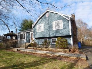 81 Long Hill Rd, Clinton CT  06413-1554 exterior