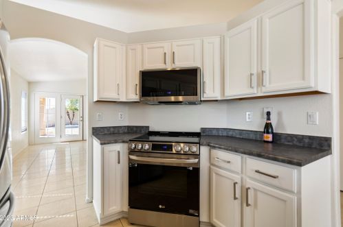 6249 Blackhawk Dr, Glendale AZ  85308-6797 exterior