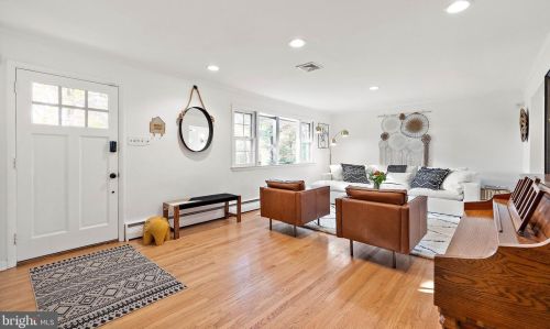 1421 Sugartown Rd, Berwyn PA  19312-1820 exterior