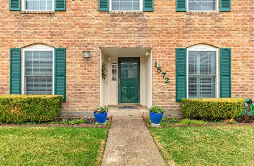 1572 Marshall Woods Dr, Beaumont, TX 77706-3236
