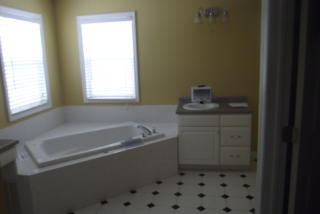 4 Southdown Dr, Lafayette, NJ 07848-3023