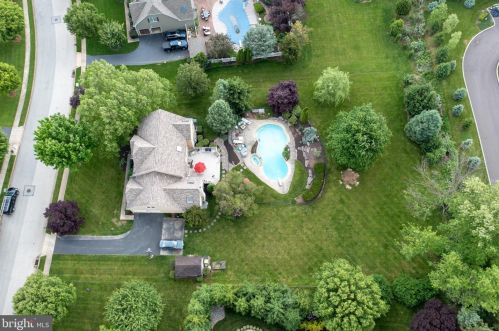 32 Windward Ct, Collegeville PA  19426-2869 exterior