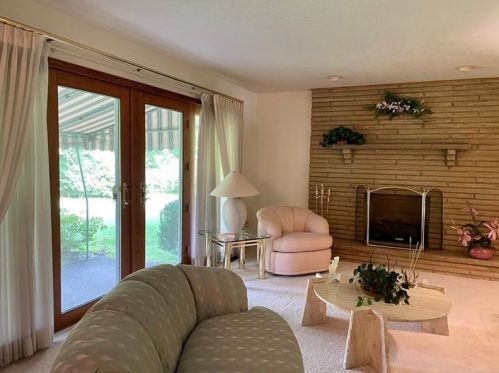 1263 Monticello Ave, Hermitage, PA 16148-4446