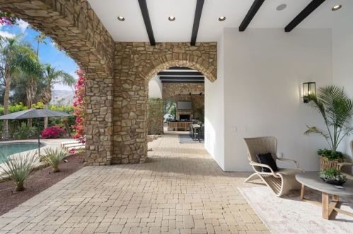 12 Clancy Ln, Rancho Mirage CA  92270-4501 exterior