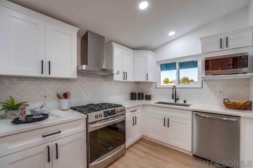 5110 Winthrop St, San Diego, CA 92117-1421