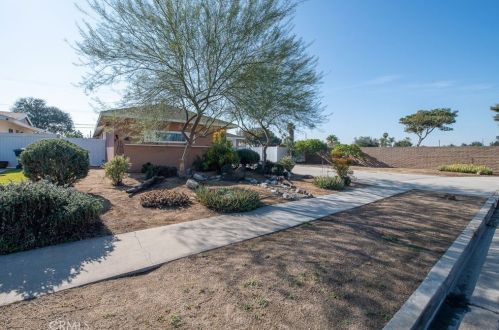 10022 Dewey Dr, Garden Grove, CA 92840-1021