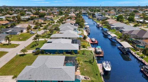 250 37th Ter, Cape Coral, FL 33904-4842