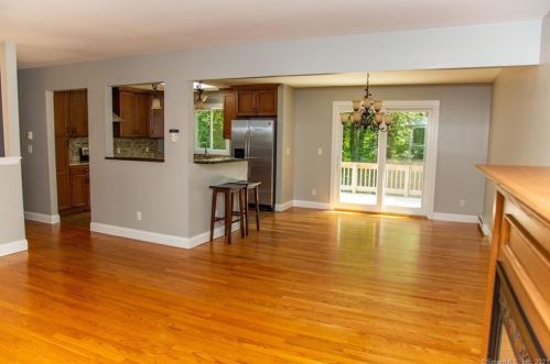 11 Sylvan Glen Dr, East Lyme, CT 06333-1331