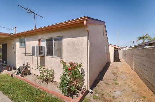 10422 Ponder St, Cypress CA  90630-4462 exterior