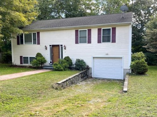 57 Lois St, Norwich, CT 06360-2838