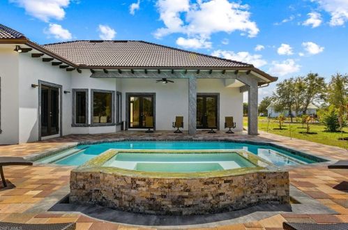 2811 2nd Ave, Naples, FL 34120-3756