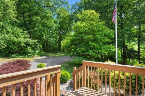 135 Sumner Wood Rd, Durham, CT 06422-1810