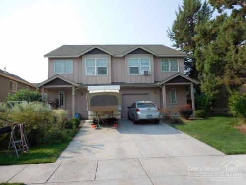 20821 Comet Ln, Bend, OR 97701-6919