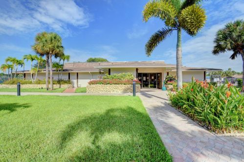 15697 Bottlebrush Cir, Delray Beach FL  33484-5512 exterior