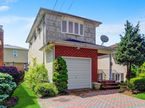 81 Memphis Ave, Floral Park, NY 11001-3535