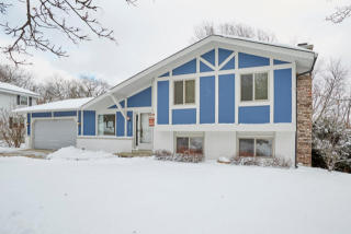 2811 Berkshire Dr, Waukesha, WI 53188-1331