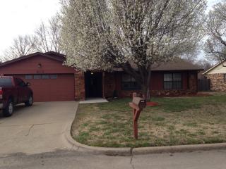 613 Barclay Ave, Bartlesville, OK 74029-2844