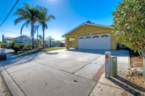 3085 Valley St, Carlsbad CA  92008-1155 exterior