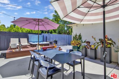 12202 Hartsook St, North Hollywood CA  91601-3961 exterior