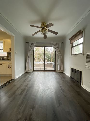 5 Mapleleaf Ln, New Hyde Park NY  11040-2111 exterior
