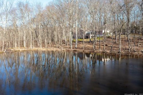 68 Cross Country Trl, Stamford, CT 06903-3339