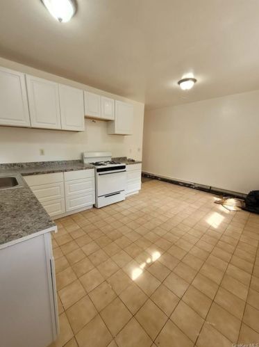532 3rd St, Mount Vernon, NY 10553-1621