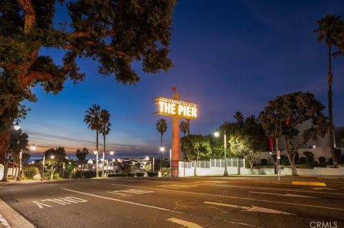 230 Catalina Ave, Redondo Beach CA  90277-3313 exterior