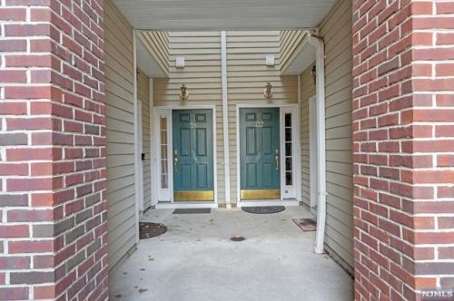 18 Taft Ln, Morristown, NJ 07960-6160