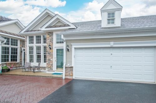 38 Quarry Dr, West Paterson, NJ 07424-4213