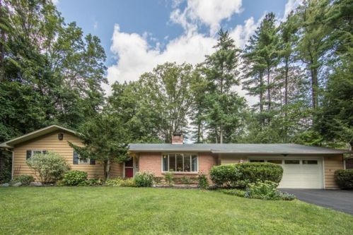 129 Skinner Hill Rd, Stroudsburg, PA 18360-7506