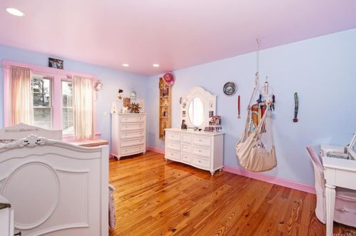 221 Oscawana Lake Rd, Tompkins Corners NY  10579-2600 exterior