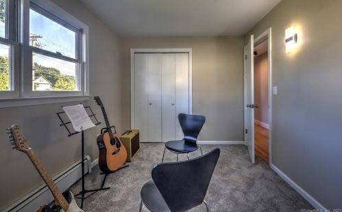 582 Milford Point Rd, Milford CT  06460-5429 exterior