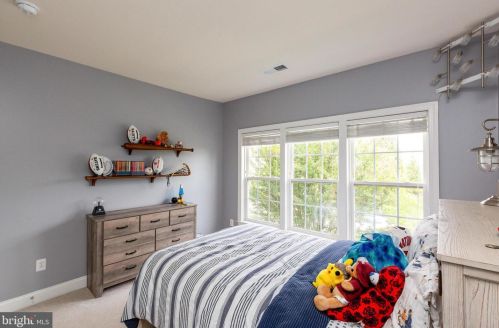 19277 Crk Fld Cir, Leesburg VA  20176-1621 exterior