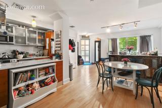 63 Conselyea St, Brooklyn, NY 11211-2254