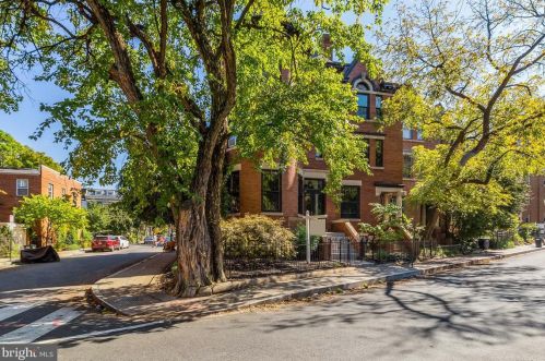 3327 17th St, Washington, DC 20018-3822