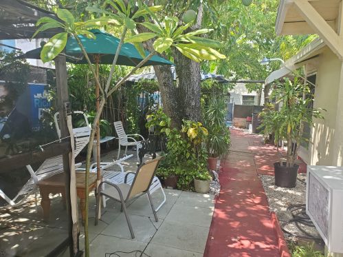 705 Palm Beach Lakes Blvd, West Palm Beach FL  33401-2863 exterior