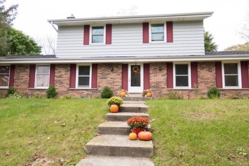 304 Crestwood Dr, Waukesha, WI 53188-4500