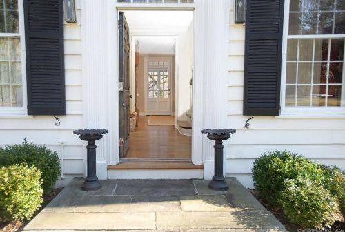 399 Laurel Rd, New Canaan, CT 06840-2711