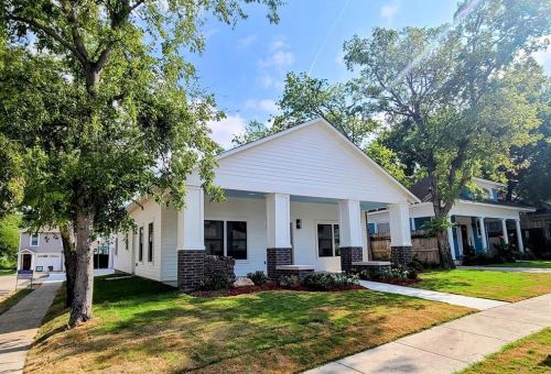 1028 Arlington Ave, Fort Worth, TX 76110-6039